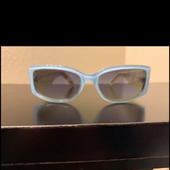 Women’s Guess Sunglasses - Picture 1 of 2